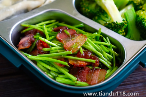 蘆蒿焯水還是直接炒（蘆蒿的常見吃法匯總）