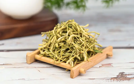 金銀花蒸黑了還能喝嗎(金銀花蒸過后發(fā)黑是怎么了)(圖2) 金銀花蒸黑了還能喝嗎2