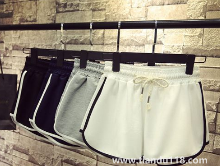 運(yùn)動(dòng)短褲買(mǎi)來(lái)要洗嗎(運(yùn)動(dòng)短褲新的怎么處理才能穿)(圖2) 運(yùn)動(dòng)短褲買(mǎi)來(lái)要洗嗎2