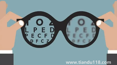 近視族玩手機(jī)可摘下眼鏡嗎(近視眼怎么慢慢恢復(fù)視力)(圖2) 近視族玩手機(jī)可摘下眼鏡嗎2