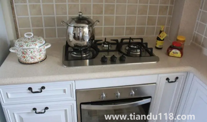 灶臺(tái)朝西怎么辦(灶臺(tái)坐西朝東好不好)(圖3) 灶臺(tái)朝西怎么辦3