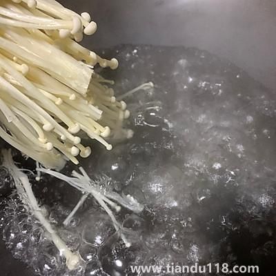 涼拌金針菇的做法(涼拌金針菇怎么做)(圖3) 涼拌金針菇的做法(涼拌金針菇怎么做)(圖3)