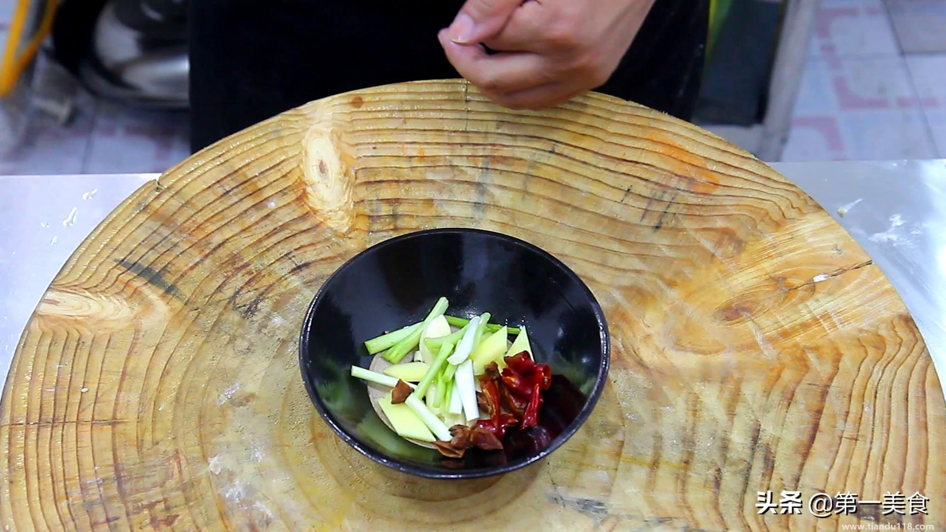 紅燒帶魚的做法（紅燒帶魚怎么做）(圖2)