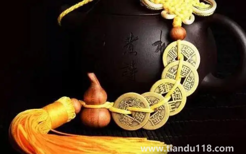 兩家門對門五帝錢掛在哪里最好(招財五帝錢什么時候掛最好)(圖1) 兩家門對門五帝錢掛在哪里最好1