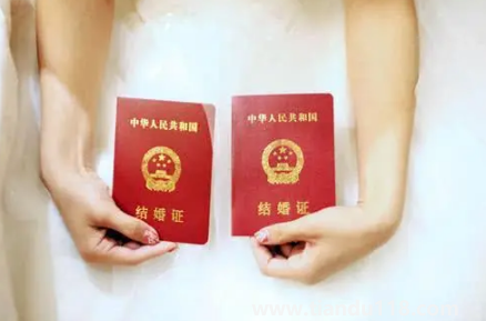 2022元旦能領結(jié)婚證嗎(元旦領結(jié)婚證怎么發(fā)朋友圈)(圖1) 2022元旦能領結(jié)婚證嗎1