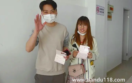 2022元旦能領結(jié)婚證嗎(元旦領結(jié)婚證怎么發(fā)朋友圈)(圖2) 2022元旦能領結(jié)婚證嗎2