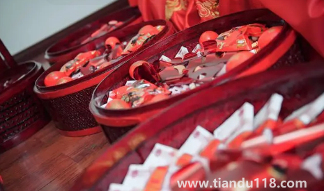 訂婚和結(jié)婚時(shí)間可以跨年嗎(結(jié)婚哪些是要注意的)(圖2) 訂婚和結(jié)婚時(shí)間可以跨年嗎2