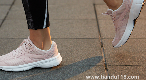 網(wǎng)面鞋破洞了怎么補(bǔ)救(網(wǎng)面鞋破洞了屬于質(zhì)量問(wèn)題嗎)(圖2) 網(wǎng)面鞋破洞了怎么補(bǔ)救2