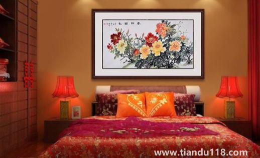 屬兔的人臥室適合掛什么畫(臥室掛畫有什么講究)(圖3) 屬兔的人臥室適合掛什么畫3