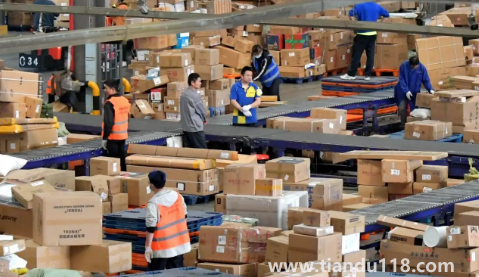 快遞保價賠償員工要扣錢嗎（快遞保價賠償費(fèi)是給賣家還是買家）