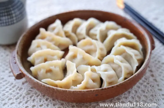 立冬還是冬至吃餃子不凍耳朵(立冬和冬至吃餃子的注意事項(xiàng))(圖2) 立冬還是冬至吃餃子不凍耳朵2