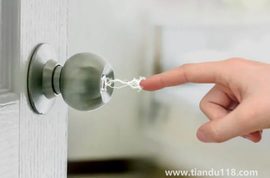 人體佩戴什么可以消除靜電(怎么防靜電)(圖2) 人體佩戴什么可以消除靜電2