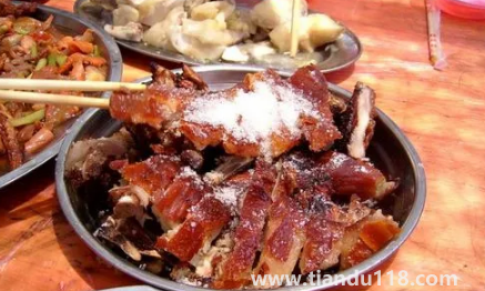 婚宴酒席價(jià)格一般多少錢(普通縣城和小城市酒席價(jià)格會(huì)差多少)(圖2) 婚宴酒席價(jià)格一般多少錢2