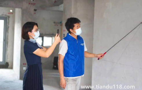 房子在驗收后發(fā)現(xiàn)墻面空鼓誰負(fù)責(zé)(交房注意事項是什么)(圖1) 房子在驗收后發(fā)現(xiàn)墻面空鼓誰負(fù)責(zé)1