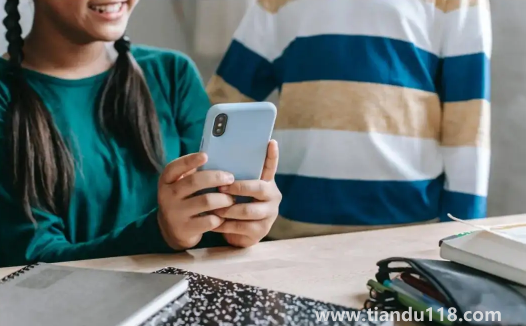 手機輻射和微波爐輻射哪個大(怎么減少手機輻射)(圖1) 手機輻射和微波爐輻射哪個大1