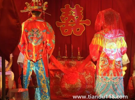 女生回門一定要穿紅色衣服嗎(女生回門的注意事項)(圖1) 女生回門一定要穿紅色衣服嗎1